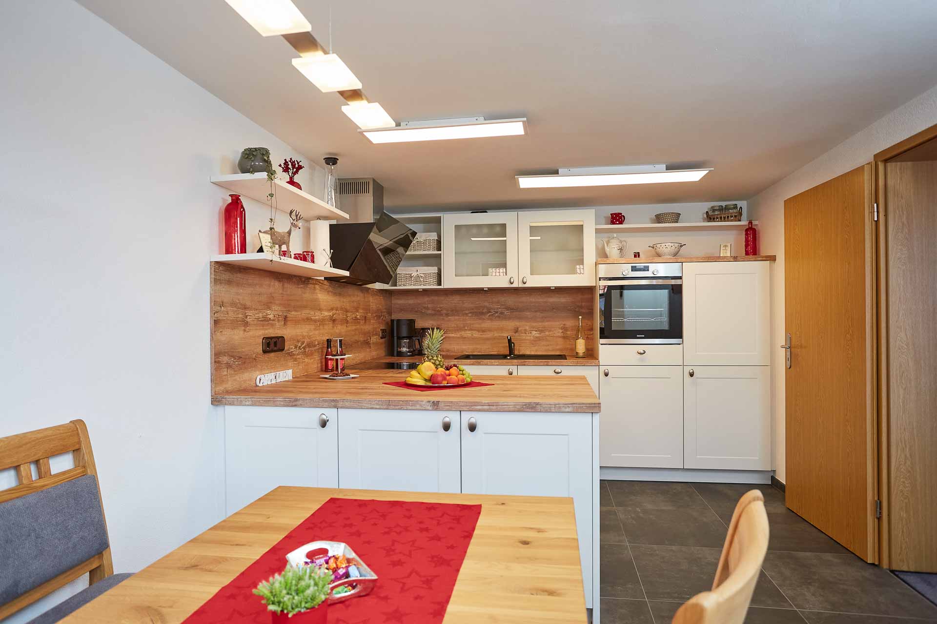 Ansicht Esszimmer und Küche